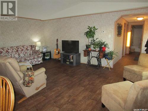 514 3Rd Avenue, Wood Mountain, SK - Indoor Photo Showing Living Room