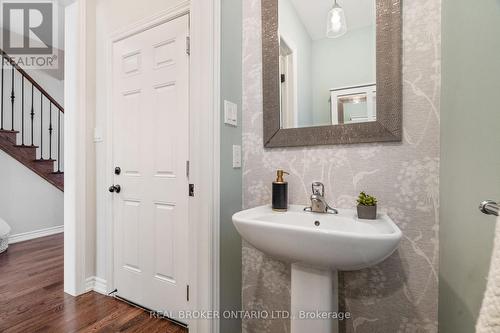 9 Michael Cummings Court, Uxbridge, ON - Indoor Photo Showing Bathroom