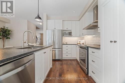 9 Michael Cummings Court, Uxbridge, ON - Indoor Photo Showing Kitchen With Upgraded Kitchen