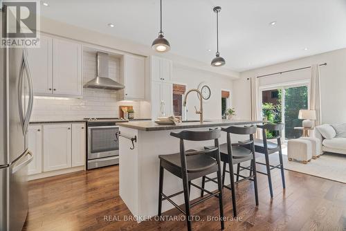 9 Michael Cummings Court, Uxbridge, ON - Indoor Photo Showing Kitchen With Upgraded Kitchen