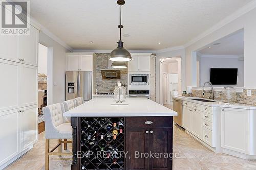 853 Booth Avenue, Innisfil, ON - Indoor Photo Showing Kitchen With Upgraded Kitchen