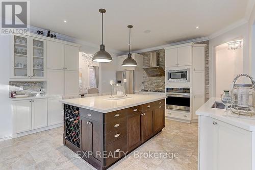 853 Booth Avenue, Innisfil, ON - Indoor Photo Showing Kitchen With Upgraded Kitchen