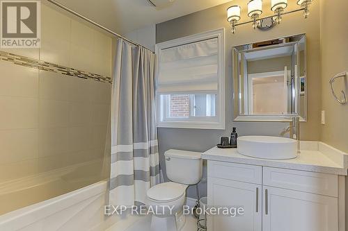 853 Booth Avenue, Innisfil, ON - Indoor Photo Showing Bathroom