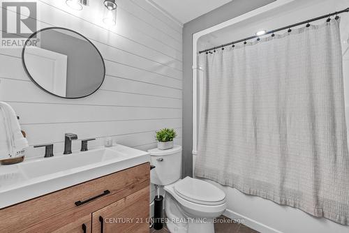 2135 Sixth Line Road N Dummer, Douro-Dummer, ON - Indoor Photo Showing Bathroom