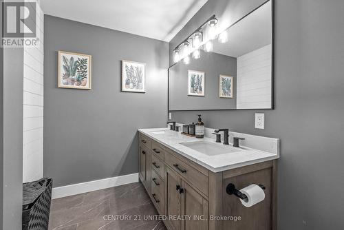 2135 Sixth Line Road N Dummer, Douro-Dummer, ON - Indoor Photo Showing Bathroom