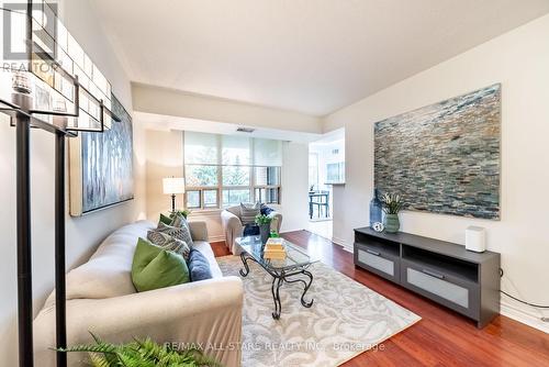 321 - 80 The Boardwalk Way, Markham, ON - Indoor Photo Showing Living Room