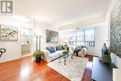 321 - 80 The Boardwalk Way, Markham, ON - Indoor Photo Showing Living Room