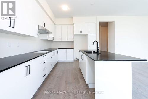 84 Shepherd Drive, Barrie, ON - Indoor Photo Showing Kitchen