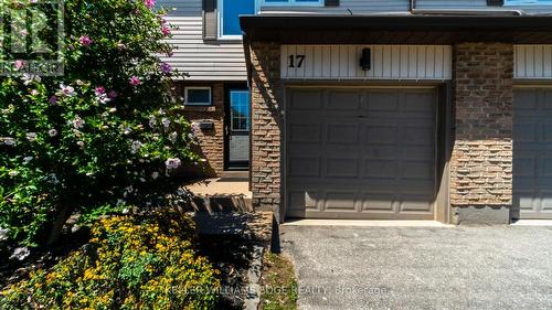 17 - 2411 Sovereign Street, Oakville, ON - Outdoor