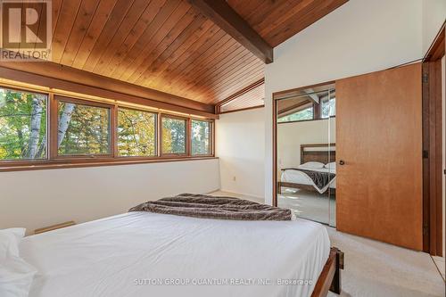 2194 Oneida Crescent, Mississauga, ON - Indoor Photo Showing Bedroom