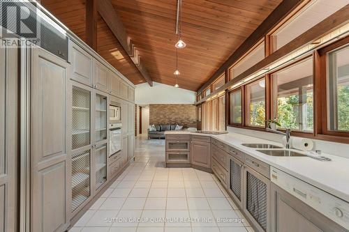 2194 Oneida Crescent, Mississauga, ON - Indoor Photo Showing Kitchen With Double Sink