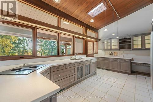 2194 Oneida Crescent, Mississauga, ON - Indoor Photo Showing Kitchen With Double Sink