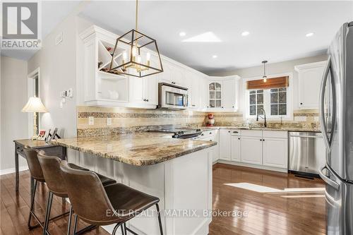 736 Fox Run Road, Prescott And Russell, ON - Indoor Photo Showing Kitchen With Upgraded Kitchen