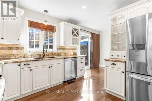 736 Fox Run Road, Prescott And Russell, ON - Indoor Photo Showing Kitchen With Upgraded Kitchen