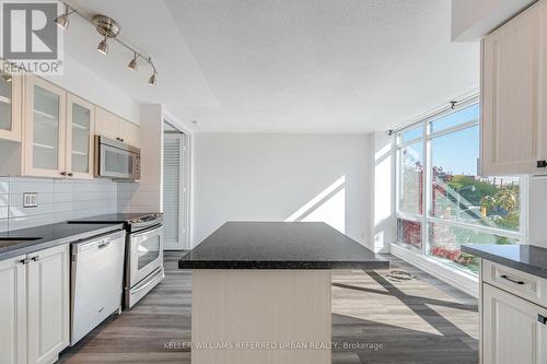 318 - 600 Fleet Street, Toronto, ON - Indoor Photo Showing Kitchen