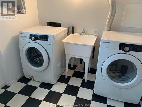 82 Robertson Avenue, Chatham, ON - Indoor Photo Showing Laundry Room