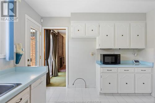 3585 Huntington, Windsor, ON - Indoor Photo Showing Kitchen