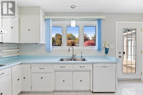 3585 Huntington, Windsor, ON - Indoor Photo Showing Kitchen With Double Sink