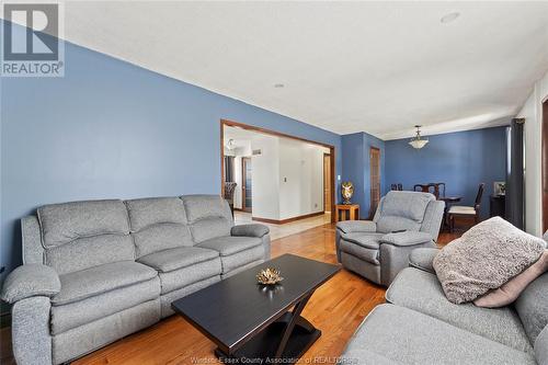 2617 Gesto Road, Essex, ON - Indoor Photo Showing Living Room