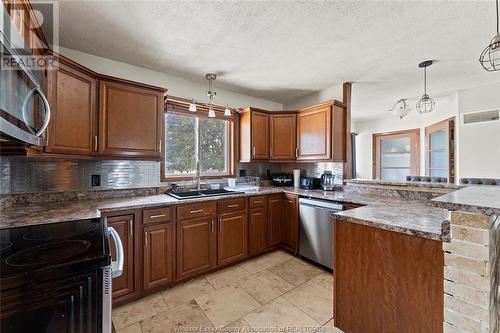 2617 Gesto Road, Essex, ON - Indoor Photo Showing Kitchen With Double Sink