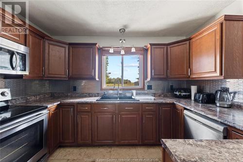 2617 Gesto Road, Essex, ON - Indoor Photo Showing Kitchen With Double Sink