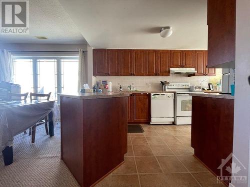 224 Chapman Mills Drive, Ottawa, ON - Indoor Photo Showing Kitchen