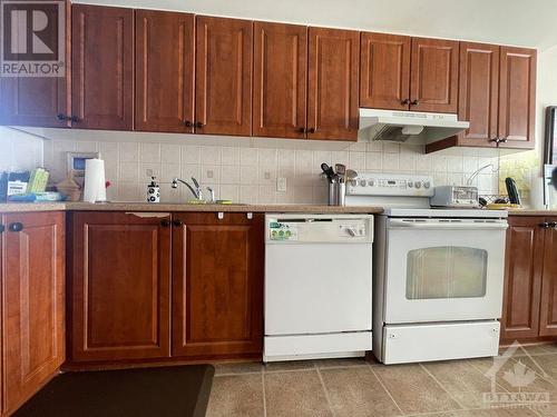 224 Chapman Mills Drive, Ottawa, ON - Indoor Photo Showing Kitchen