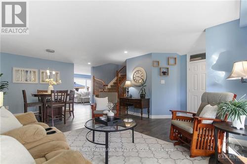 388 Haileybury Crescent, Ottawa, ON - Indoor Photo Showing Living Room