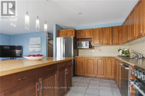 388 Haileybury Crescent, Ottawa, ON - Indoor Photo Showing Kitchen