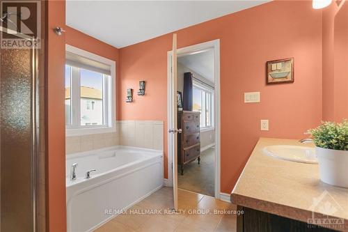 388 Haileybury Crescent, Ottawa, ON - Indoor Photo Showing Bathroom