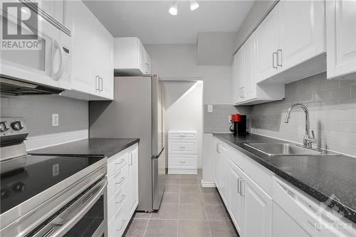 Kitchen - 45B Forester Crescent, Ottawa, ON - Indoor Photo Showing Kitchen