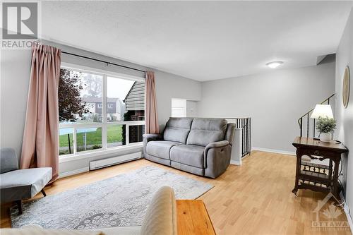 Living Room - 45B Forester Crescent, Ottawa, ON - Indoor Photo Showing Living Room