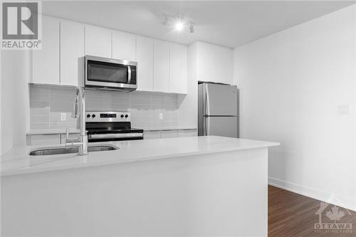 1354 Carling Avenue Unit#1709, Ottawa, ON - Indoor Photo Showing Kitchen With Upgraded Kitchen