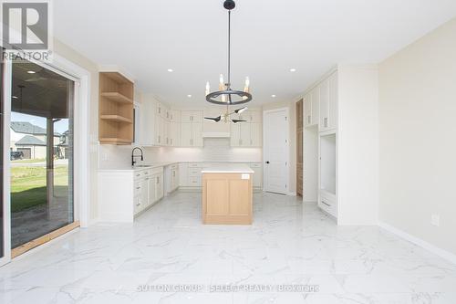 Dinette area looking into kitchen - 88 Optimist Drive, Southwold (Talbotville), ON - Indoor Photo Showing Kitchen