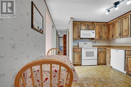 7 Fenelon Way, Kawartha Lakes (Lindsay), ON - Indoor Photo Showing Kitchen