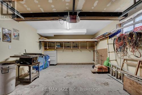 7 Fenelon Way, Kawartha Lakes (Lindsay), ON - Indoor Photo Showing Garage