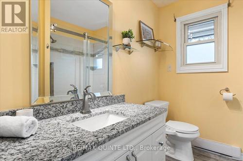 511 Frankford-Stirling Road, Quinte West, ON - Indoor Photo Showing Bathroom