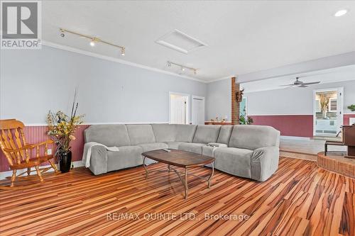 511 Frankford-Stirling Road, Quinte West, ON - Indoor Photo Showing Living Room