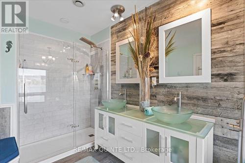 511 Frankford-Stirling Road, Quinte West, ON - Indoor Photo Showing Bathroom