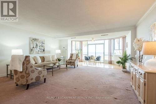 105 - 5280 Lakeshore Road, Burlington, ON - Indoor Photo Showing Living Room