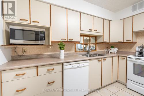 105 - 5280 Lakeshore Road, Burlington, ON - Indoor Photo Showing Kitchen With Double Sink