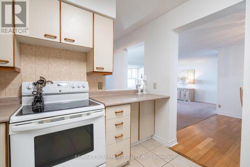 105 - 5280 Lakeshore Road, Burlington, ON - Indoor Photo Showing Kitchen