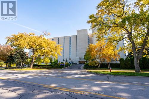 105 - 5280 Lakeshore Road, Burlington, ON - Outdoor