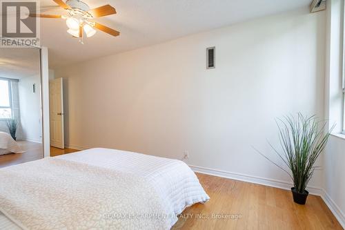 105 - 5280 Lakeshore Road, Burlington, ON - Indoor Photo Showing Bedroom