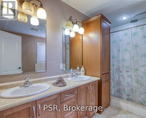 38 Huck Crescent, Kitchener, ON - Indoor Photo Showing Bathroom