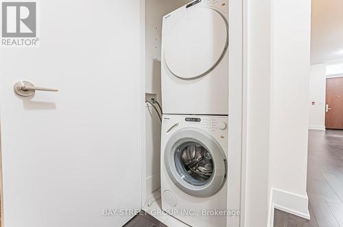 106 - 39 Queens Quay E, Toronto, ON - Indoor Photo Showing Laundry Room