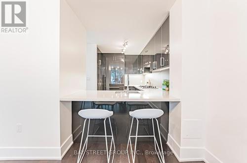 106 - 39 Queens Quay E, Toronto, ON - Indoor Photo Showing Kitchen