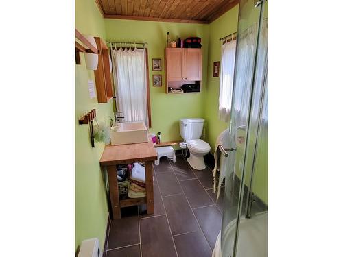 412 Richie Road, Clearwater, BC - Indoor Photo Showing Bathroom