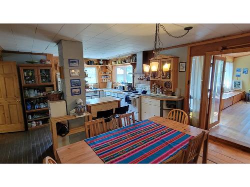 412 Richie Road, Clearwater, BC - Indoor Photo Showing Dining Room