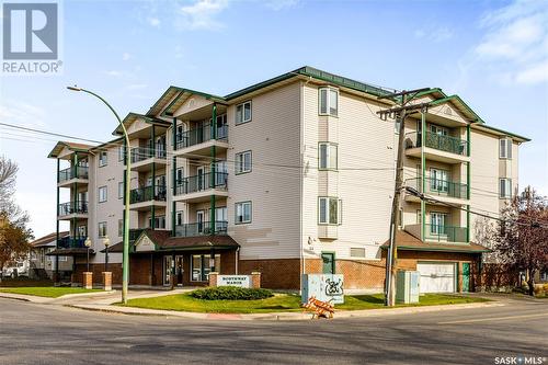 202 205 Mcintyre Street N, Regina, SK - Outdoor With Balcony With Facade